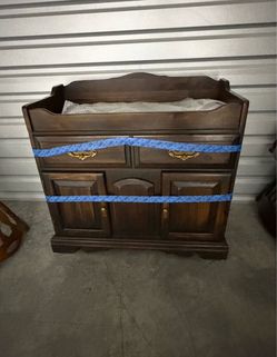 Vintage Pristine condition wood bar cabinet / table