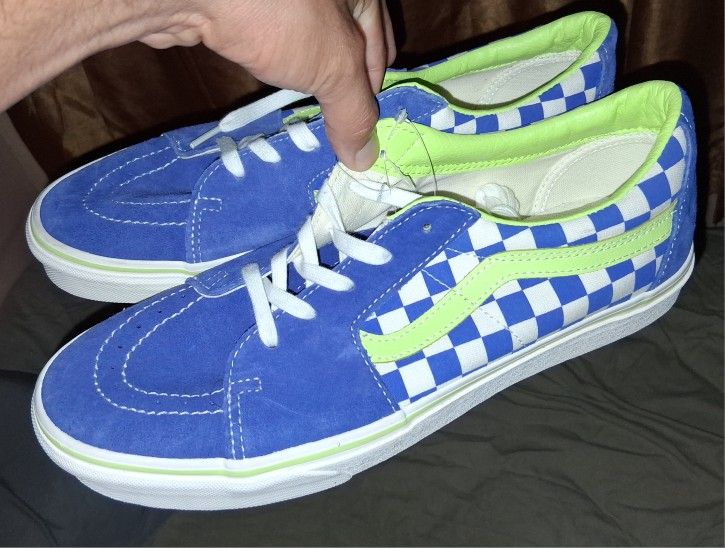 vans size 10.5 shoes 50 dollar each cada una