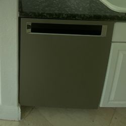 KitchenAid 24” Built In Dishwasher Model KDPE234GPS0