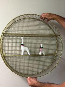 Circle Shelf/ Repisa en forma de círculo