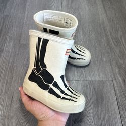 Hunter Boys Pre-owned Beige Skeleton Rubber Rain Boots - sz. 6/7 DISCONTINUED!