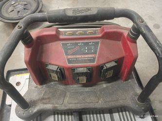 Milwaukee 48-59-0260 Multi-Bay Charger
