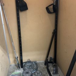 Squat Rack, 7 Ft Olympic Bar, 200 Lbs of Plates 
