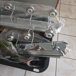 BRAND NEW  LAMPS FOR BATHROOM ,  5 LIGHTS  W/  THA GLASS  . NEED GONE  $15 : 00 DOLLARS EACH .