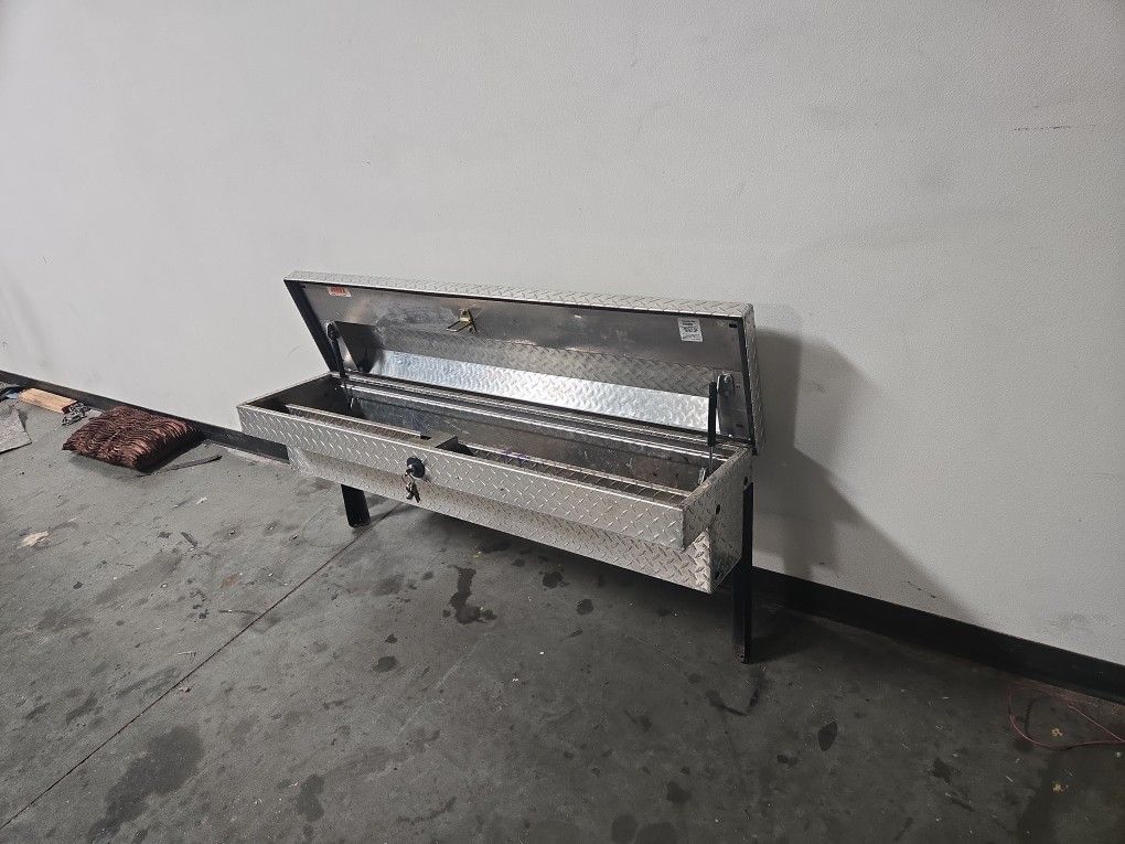 JOBOX SIDEBED ALUMINUM TOOL BOX WITH KEY