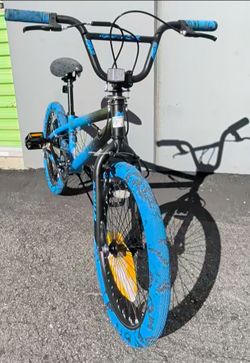 BIKE SALE!! 20" BMX bicycle w/ 4 Foot Pegs -- Maddgear MG20