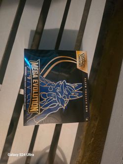 Pokemon Mega Lucario ETB