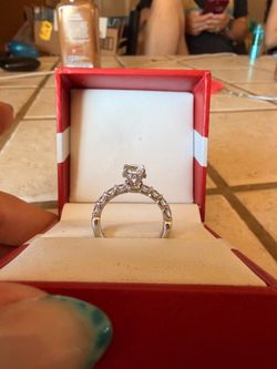 Daniel’s jewelers 2 karat, 10k white gold, engagement ring (lab grown)