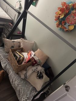 Toddler bed