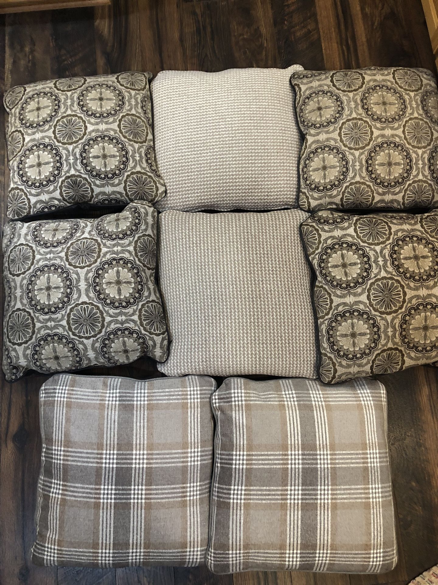 8 Brand New Couch Pillows, Never Used.
