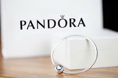 Pandora Authentic Bracelets/Rings/Charms/Earrings Available