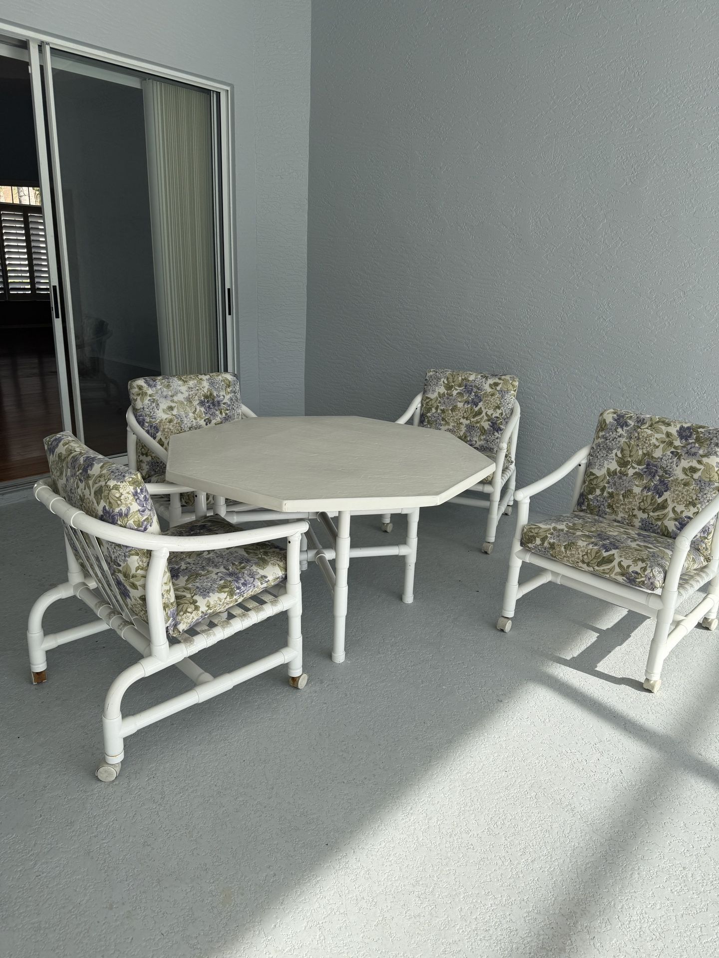 OUTDOOR FURNITURE SET