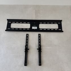 TV Wall Mount (Tilting) – Universal Fit – Good Condition