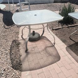 4 person table