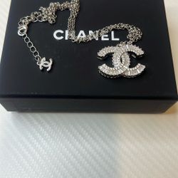 Silver color necklace