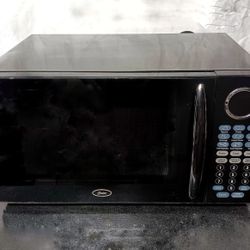 Oster Microwave - 1,000 Watts! Great Condition!