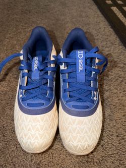 Baseball cleats size 4Y
