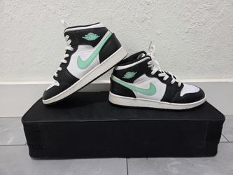 Nike Air Jordan 1 Mid (Green Glow)