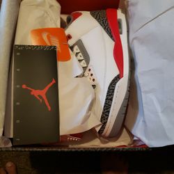 Air Jordan 3 Retro Fire Red 2022 Size 9.5M 
