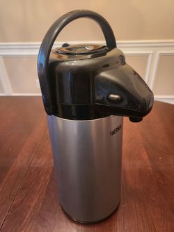 Thermos 2 Qt/1.9L  Glass Vacuum Insulated Pump Pot - Gray Metallic
