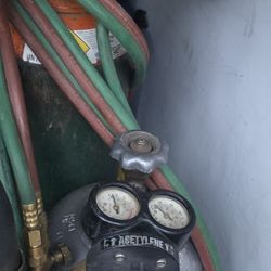 Oxygen in acetylne Cutting torch