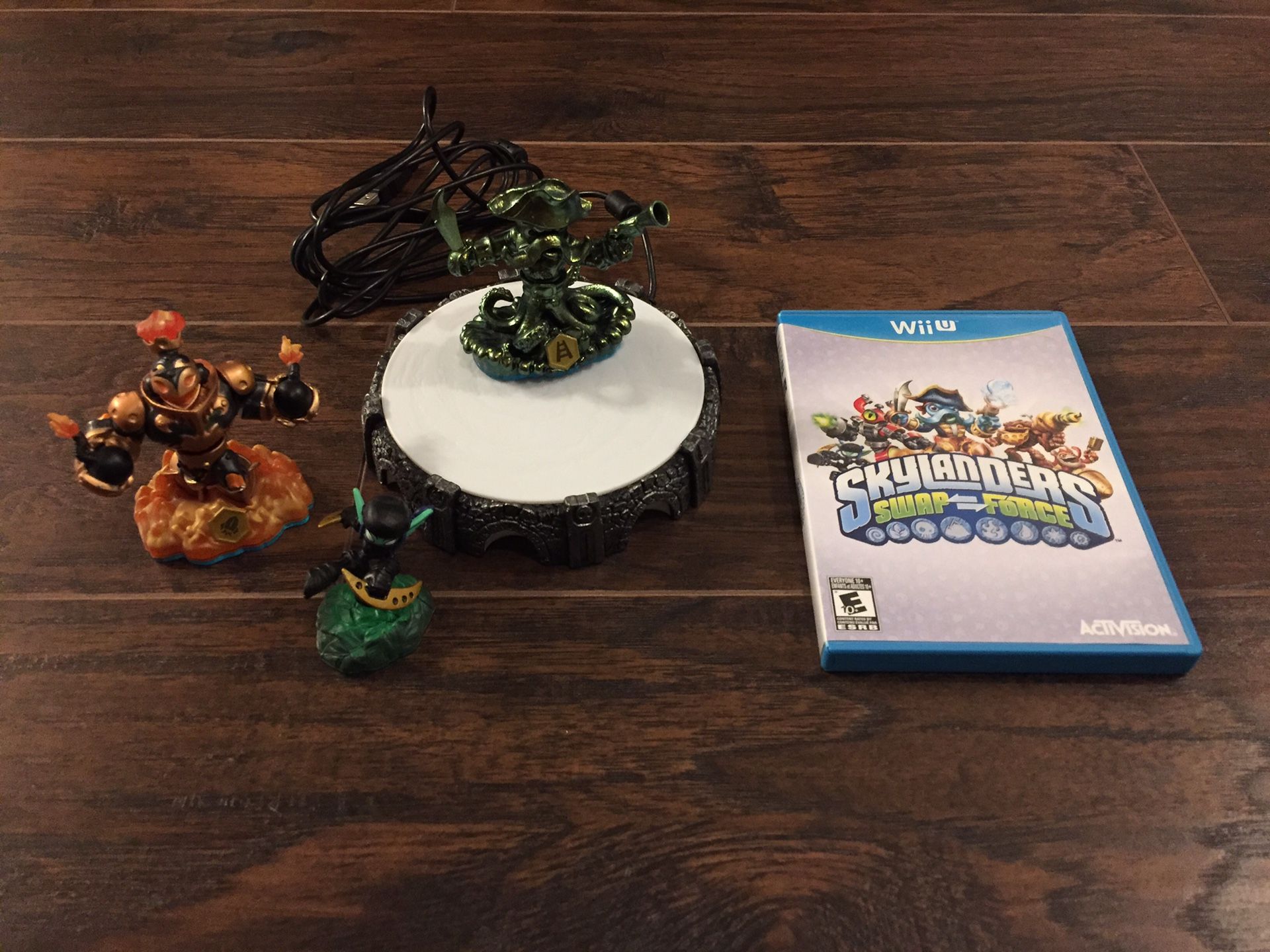 Nintendo Wii U - Skylanders Swap Force Bundle