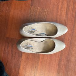 Life Stride Velocity With Memory Foam Heel Shoe Size 7 1/2