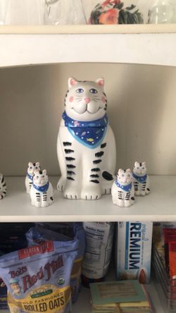 Meowing Cookie Jar