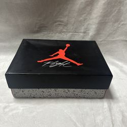 Men's AIR JORDAN 4 RETRO BLACK WHITE RED size 9 BOX ONLY