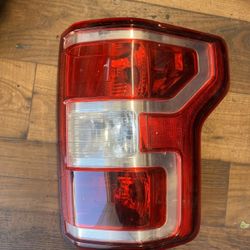 2018-20 FORD F150 RIGHT TAIL LIGHT 
