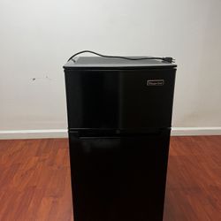 Magic Chef 3.2 Cubic Foot Mini Fridge