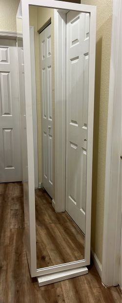 Mirror / storage