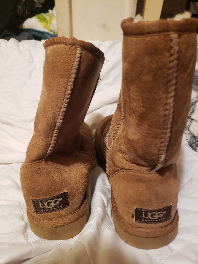 UGG W8 boots