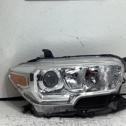 2016 2023 Toyota Tacoma right headlight (1AA)