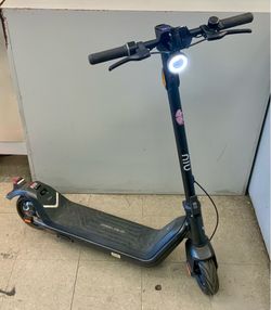 Read description NIU KQi3 Pro Electric E Scooter Personal Transporter Mobility Foldable Handlebars Bluetooth Rechargeable Battery LED Light