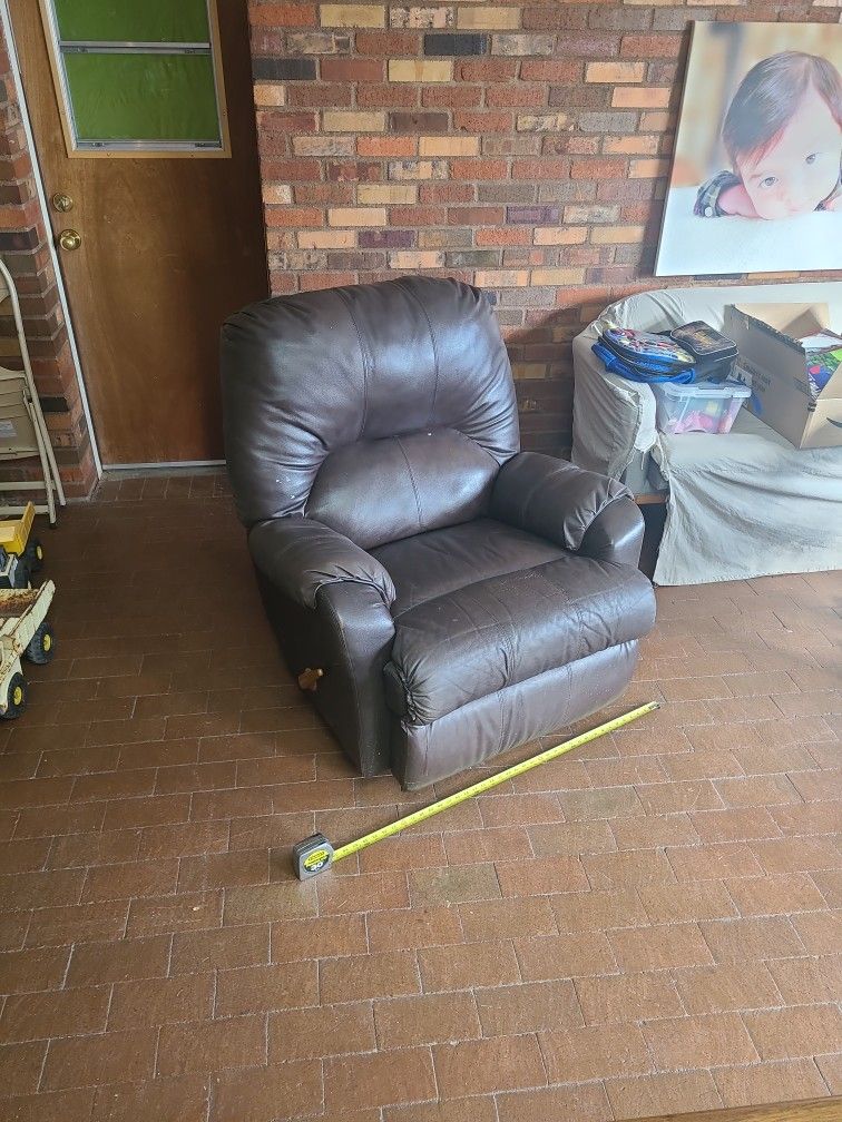 Leather Recliner Stratolounger