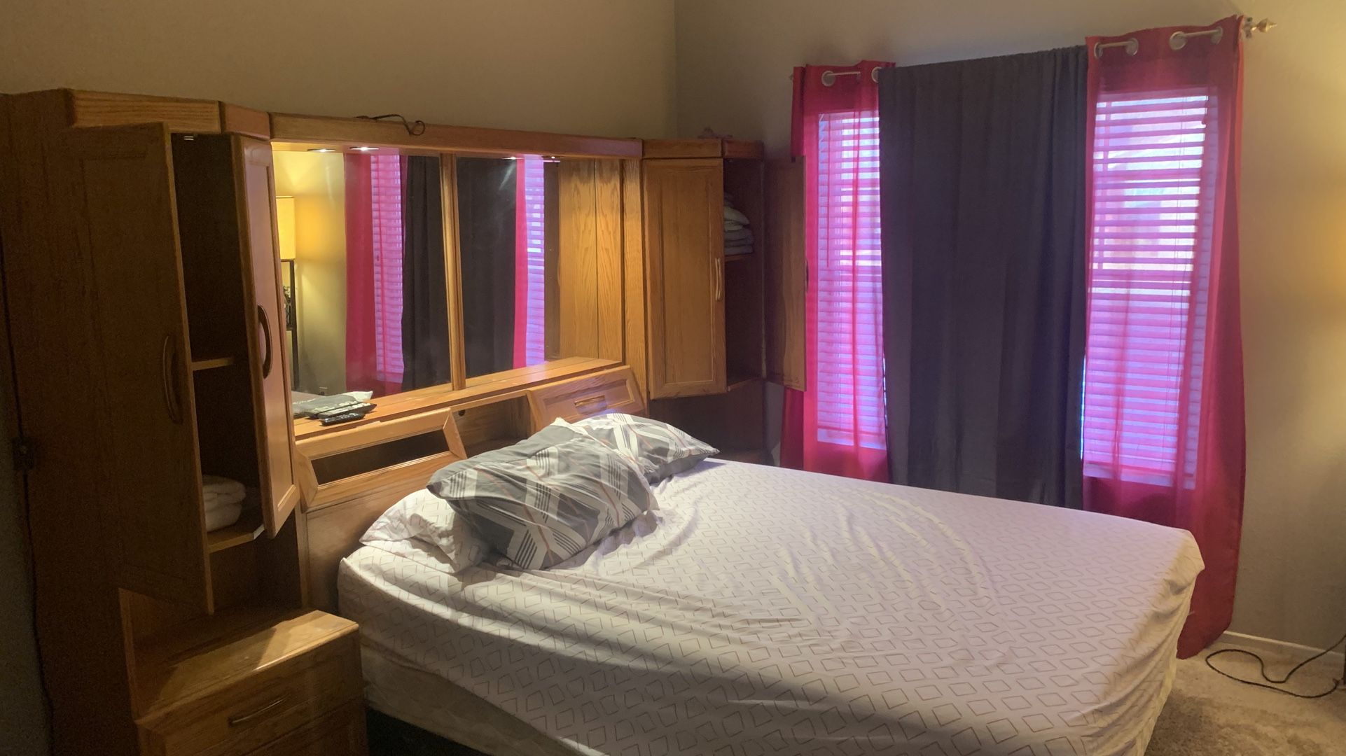Multi Piece Bedroom Furniture Set. Queen Size.