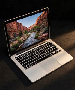 Apple MacBook Pro 13” Retina i5/8GB/256GB SSD $180