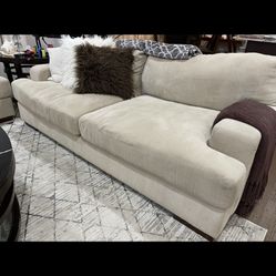 $700 Couch And Loveseat Set 