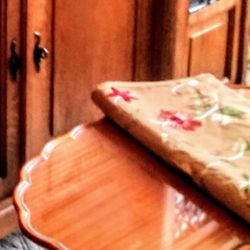 Antique African RIBBON Mahogany Coffee Table w/ Tri Carved Scalloped Edge w/ Glass Insert $149 Wrought Cast Iron 2 Tier End Table $45 & MUCH MORE⬇⬇