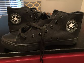 "NEW" converse sneakers