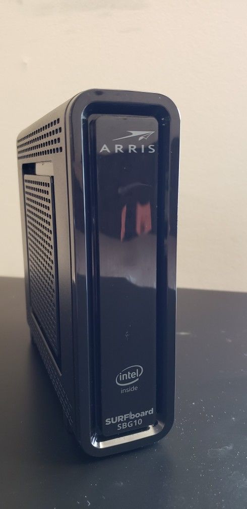 ARRIS SURFboard SBG10 DOCSIS 3.0 16×4 Gigabit Cable Modem & AC1600 Wi-Fi Router