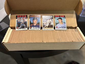 1986 Complete Set Near Mint To Excellent - Nolan Ryan - Brett - Sandburg - Clemens - Mattingly and Much More.  