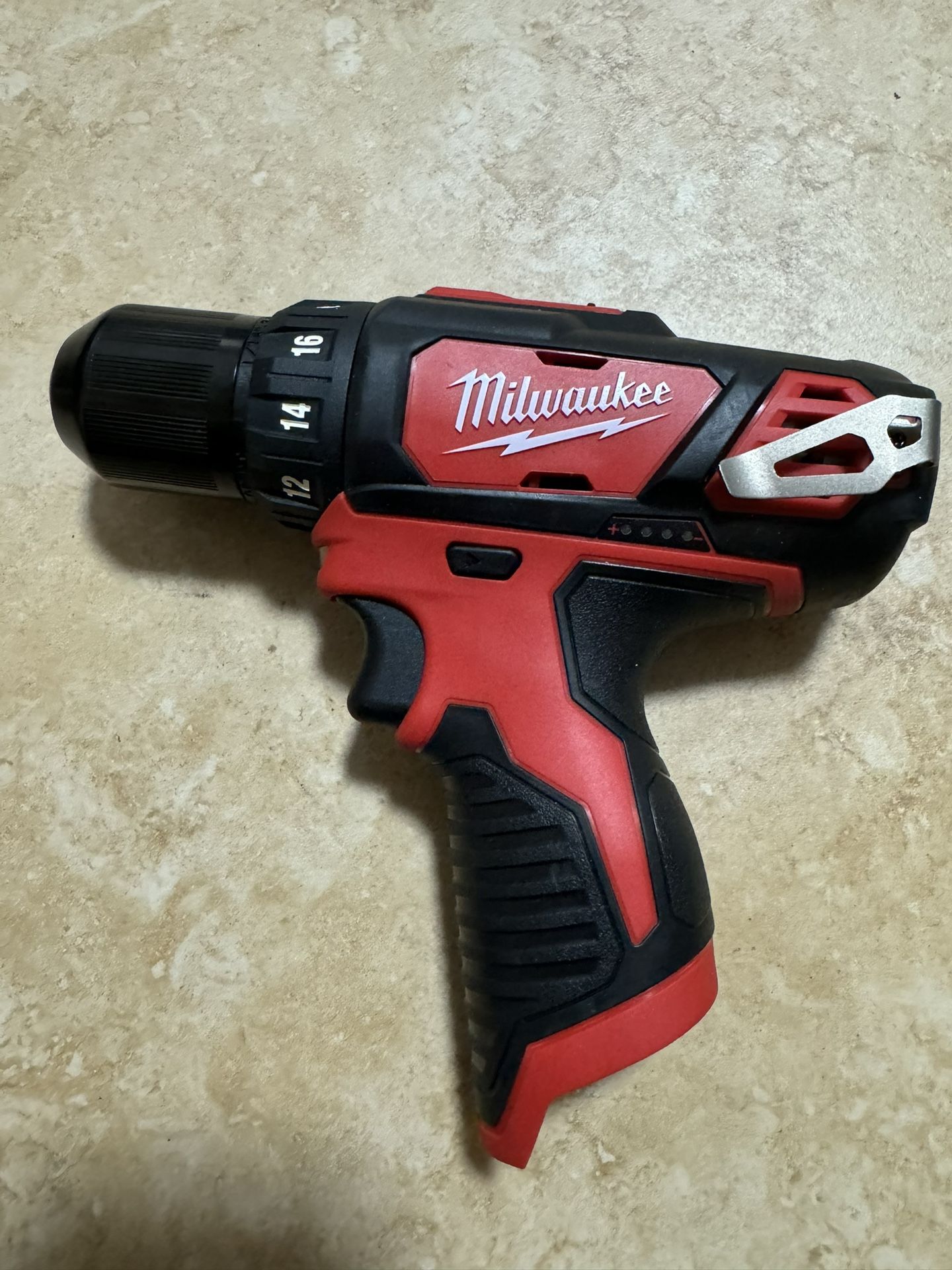 Milwaukee M12 V Drill