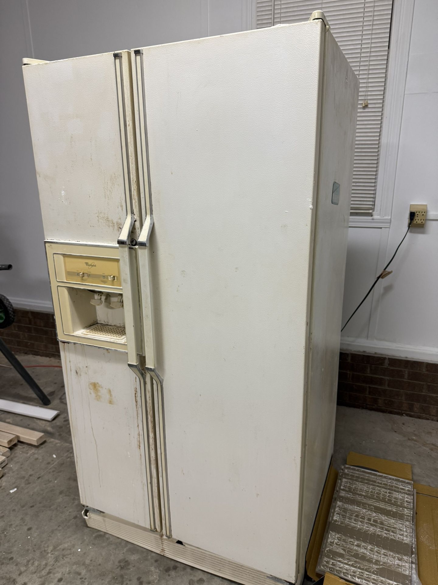 Refrigerator WORKS WELL and Is UGLY