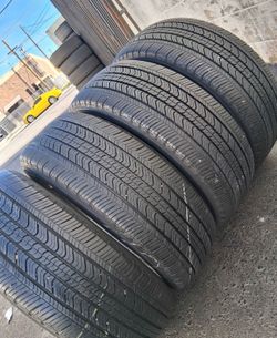 215 55 17 Michelín I'm selling this set of tires with 80% life left on all 4