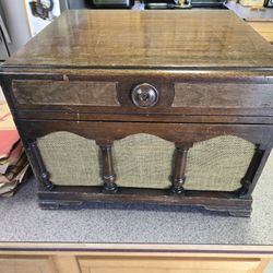 1906 Victrola Crank Record Player 