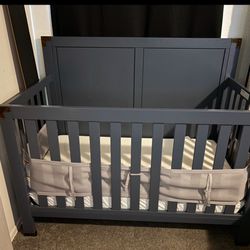 Hubble 4-in-1 Convertible Crib