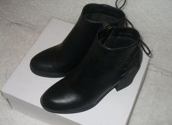 Brand New Women's Bamboo Zippered Side Ankle Booties, Black, Size 7, New with Box
