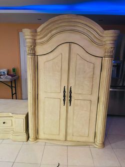 French Provincial Armoire/ Wardrobe/ Dresser/TV stand